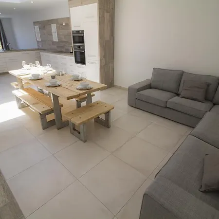 Luxury New 3 Floor Center Beach Loft