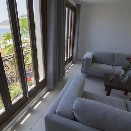 Luxury New 3 Floor Center Beach Loft