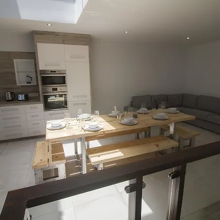 Апартаменты Luxury New 3 Floor Center Beach Loft *
